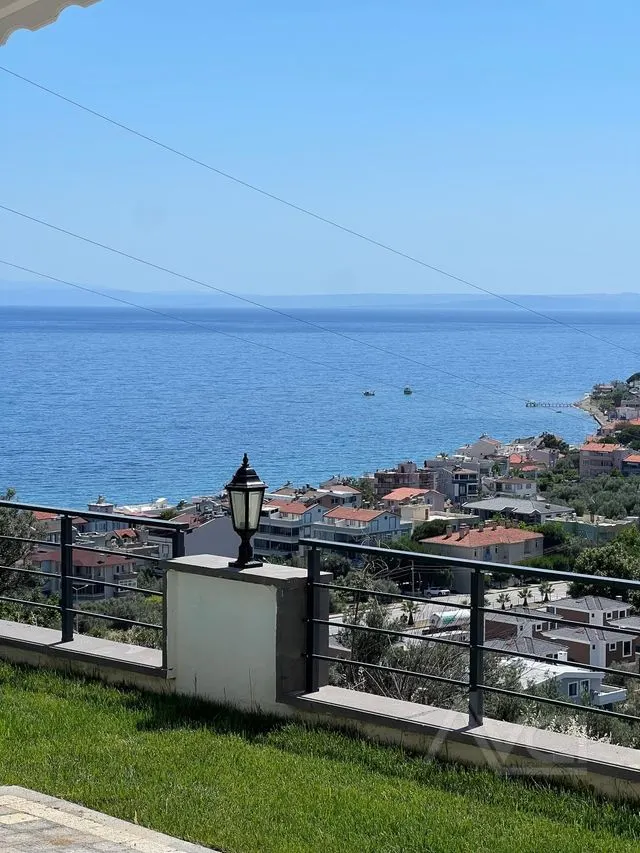 AVCI’DAN ASSOS MANZARALI KÜÇÜKKUYU’DA 3+1 VİLLA