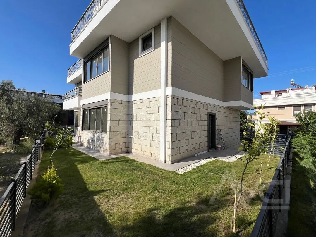 NARLI’DA DENİZE 100MT GİRİŞ ODALI VİLLA