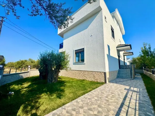 AVCI’DAN YOL ALTINDA DENİZ MANZARALI 4+1 VİLLA