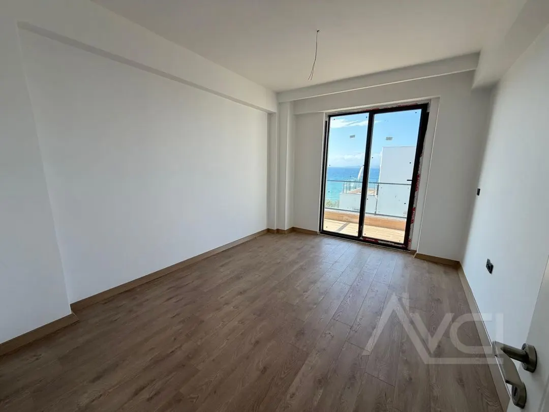 AVCI’DAN HER KAT DENİZ MANZARALI DENİZE SIFIR İKİNCİ VİLLA