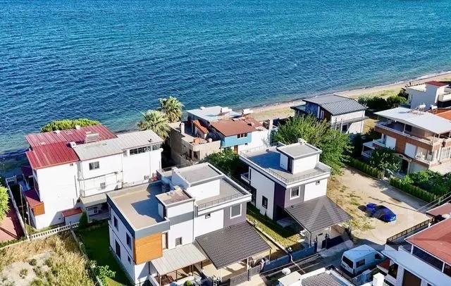 AVCI’DAN DENİZE SIFIR LÜKS 3+1 VİLLA