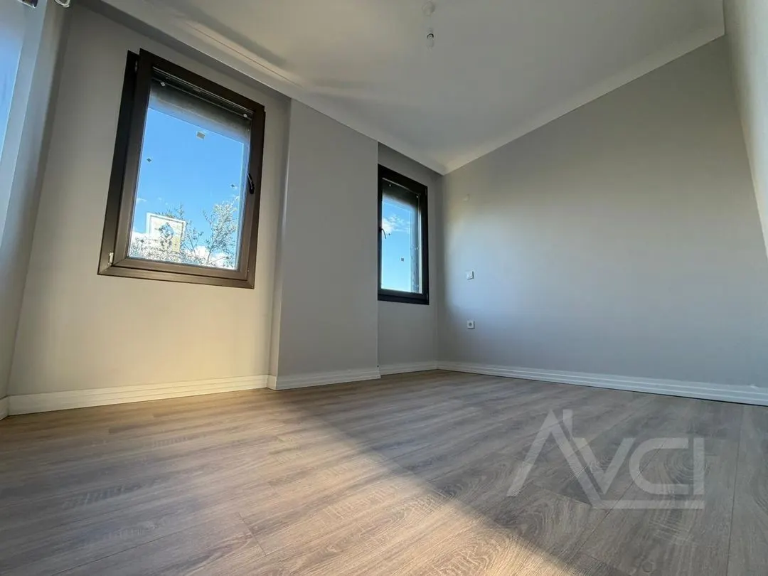 AVCI’DAN MIHLI’DA DENİZE 200 MT SIFIR VİLLALAR