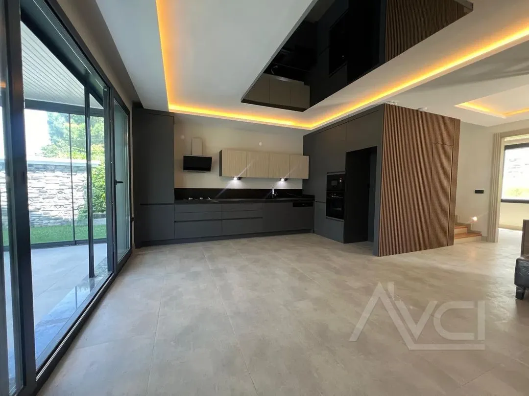 AVCI’DAN NARLI ALTINDA DENİZE 50MT LÜKS TAM MÜSTAKİL VİLLA
