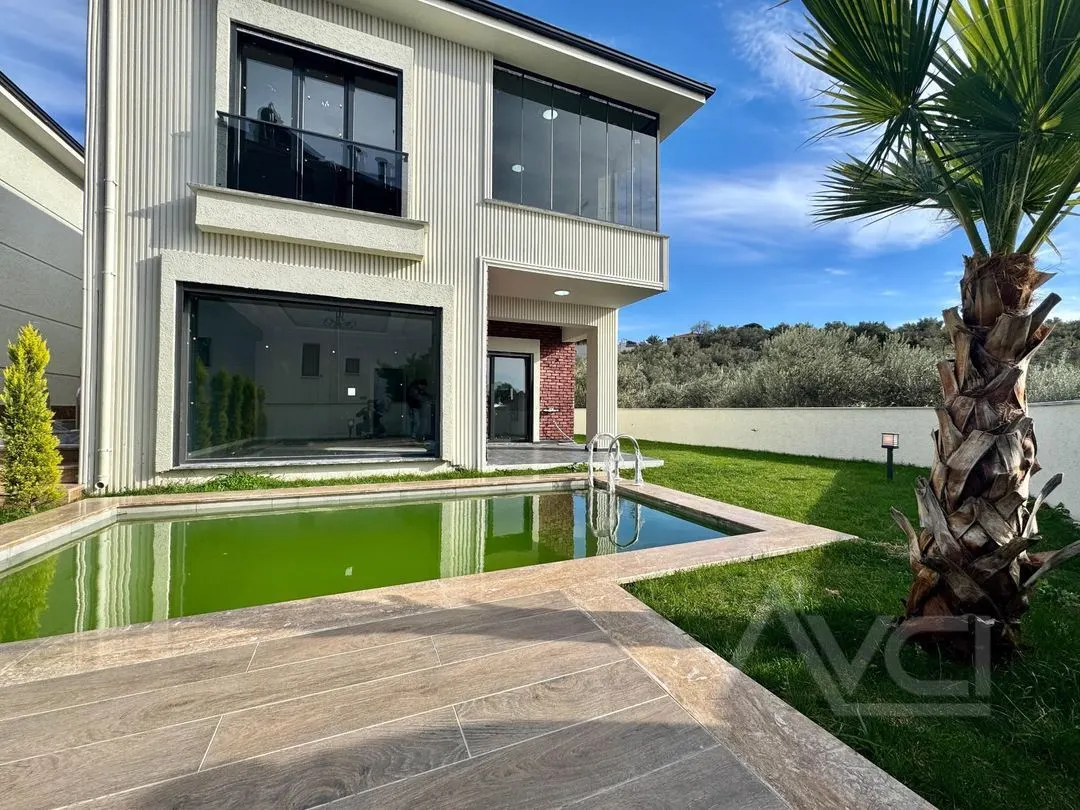 AVCI’DAN 110 M2 TABANLI MÜSTAKİL HAVUZLU 4+1 VİLLA