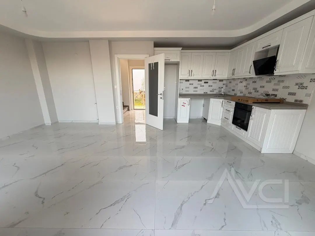 AVCI'DAN KÜÇÜKKUYU'DA DENİZ MANZARALI 3+1 DENİZE 250 MT VİLLA