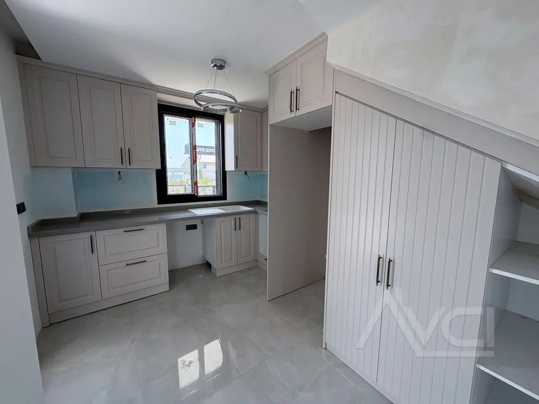 AVCI’DAN KÜÇÜKKUYUDA SİTE İÇERİSİNDE MÜSTAKİL YOLA YAKIN 3+1 VİLLA