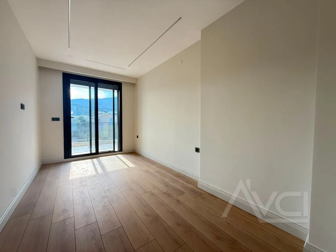 AVCI’DAN TAM MÜSTAKİL 4+1 GİRİŞTE ODALI VİLLA