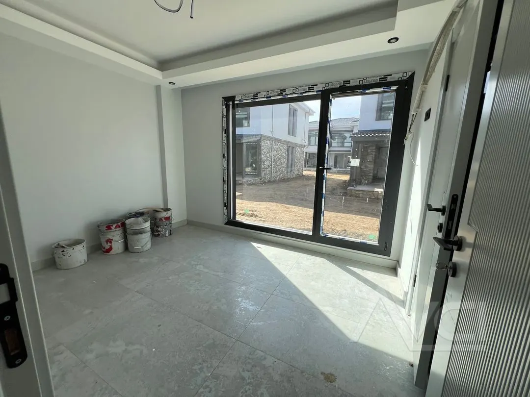 AVCI’DAN DENİZİN EN ÖNÜNDE SIFIR 300M2 İÇ KULLANIM ALANLI TAŞ VİLLA