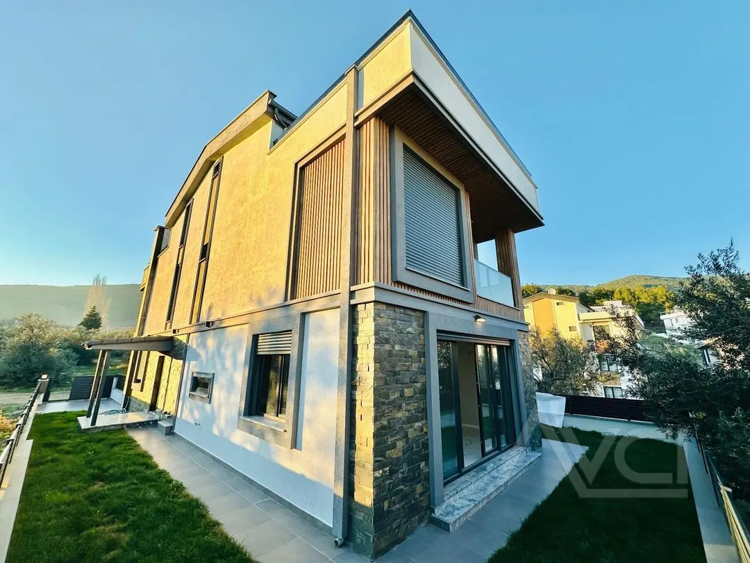 AVCI’DAN SIFIR TERASLI FULL ISLAK ZEMİNLİ VİLLA