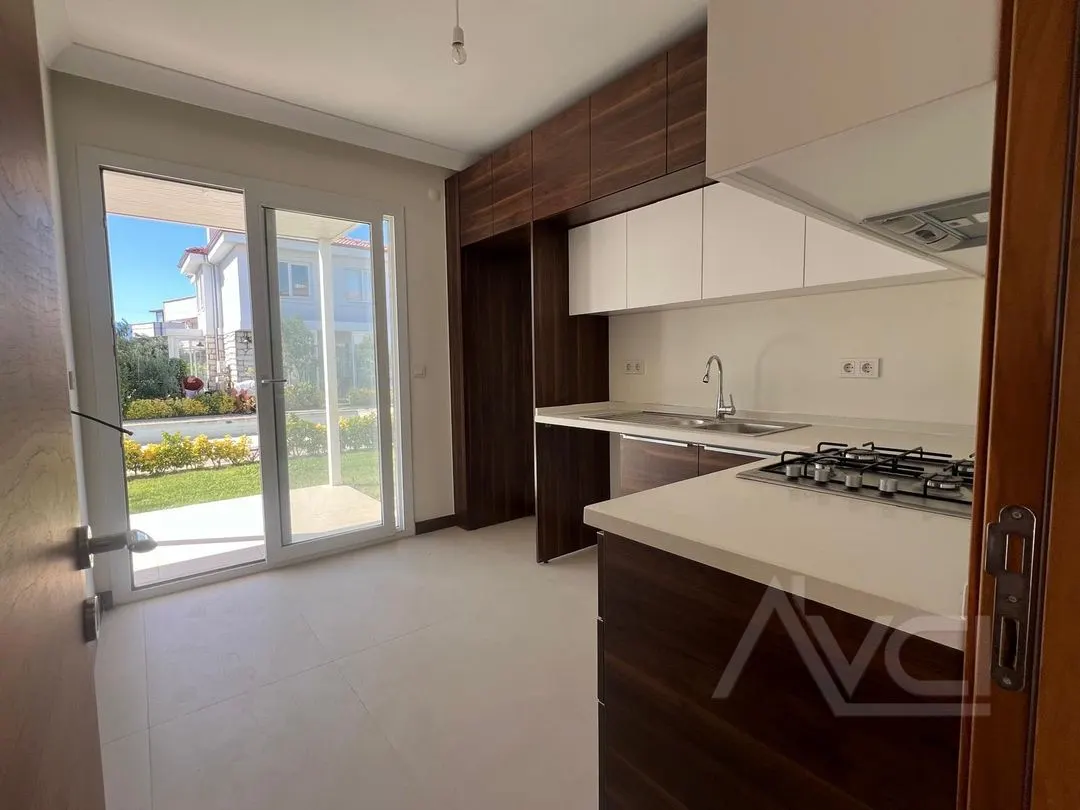 AVCI’DAN DENİZE 250 MT MÜSTAKİL GÜVENLİKLİ HAVUZLU VİLLA