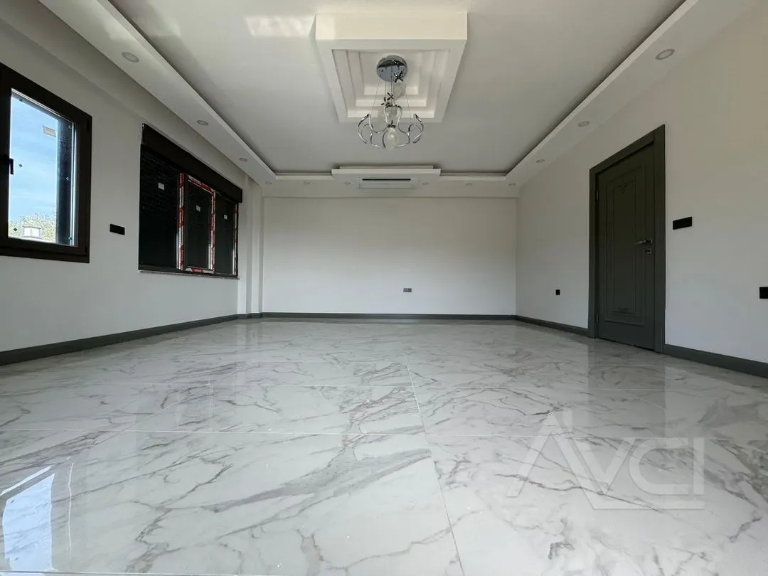 NARLIDA DENİZE 300MT 3+1 GENİŞ BAHÇE ALANI + HAVUZ  AYRI MUTFAK TERASLI