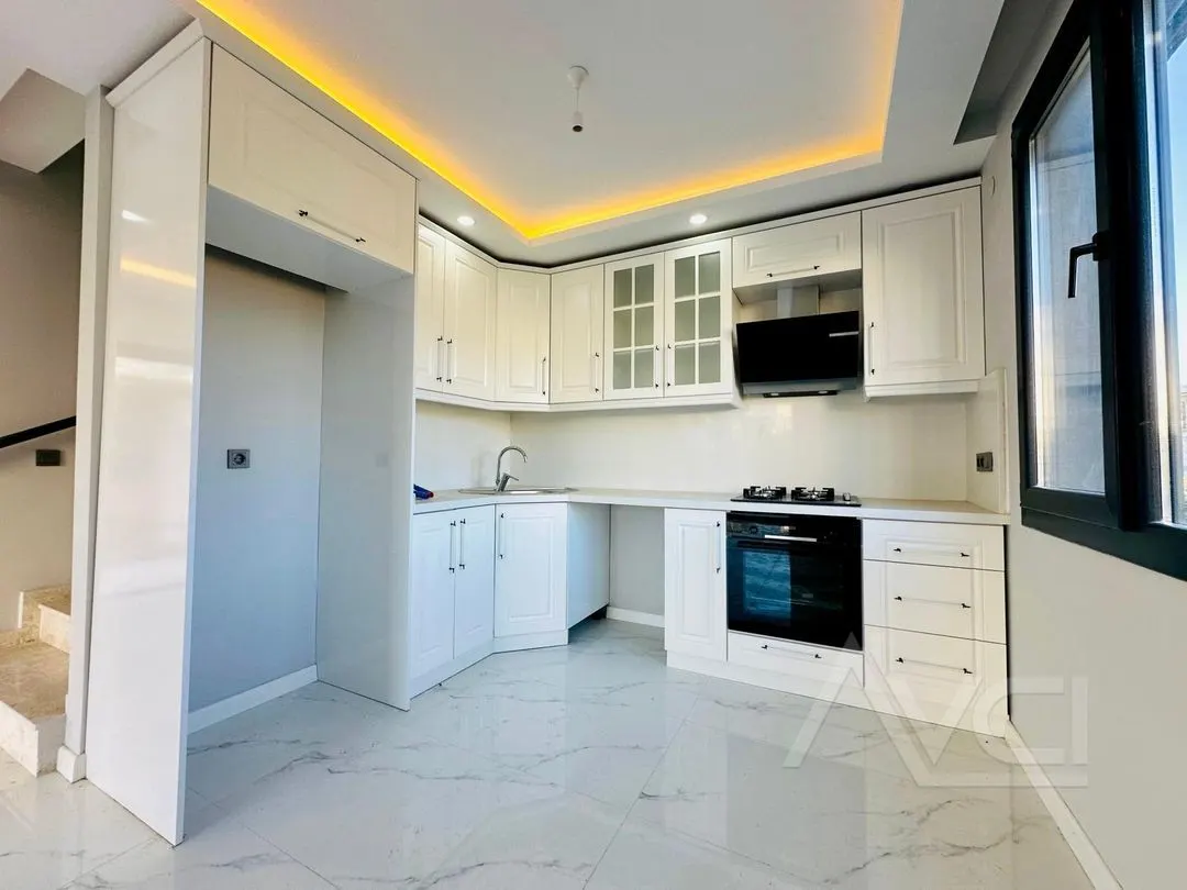 AVCI’DAN DENİZE 300 MT SIFIR TERASLI FUL ISLAK ZEMİNLİ VİLLA