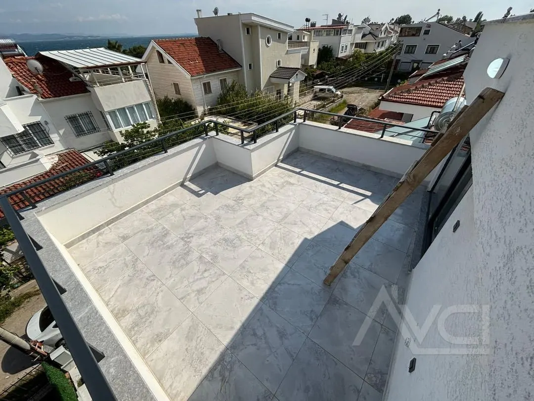 GÜRE DENİZE 30MT DENİZE 2. SIRADA SIFIR 4+1 VİLLA