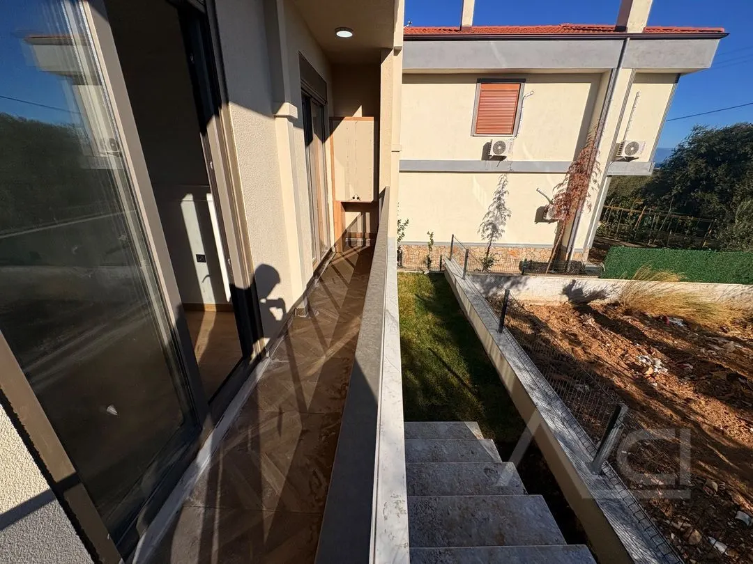 AVCI’DAN GÜRE YOL ALTINDA DENİZE YAKIN 2+1 BAHÇE KULLANIMLI LÜKS DAİRE