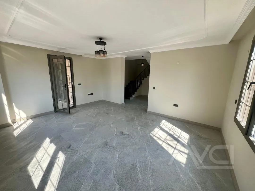 AVCI’DAN NARLI’DA DENİZE 200 MT TAM MÜSTAKİL 2 KATLI VİLLA