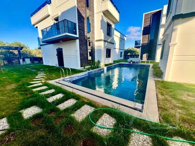 AVCI’DAN HAVUZLU GİRİŞTE ODALI 4+1 LÜKS VİLLALAR