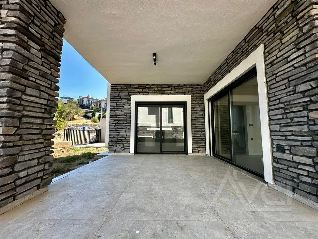 AVCI’DAN HER ODADAN DENİZ MANZARALI DENİZE 50MT SIFIR VİLLA