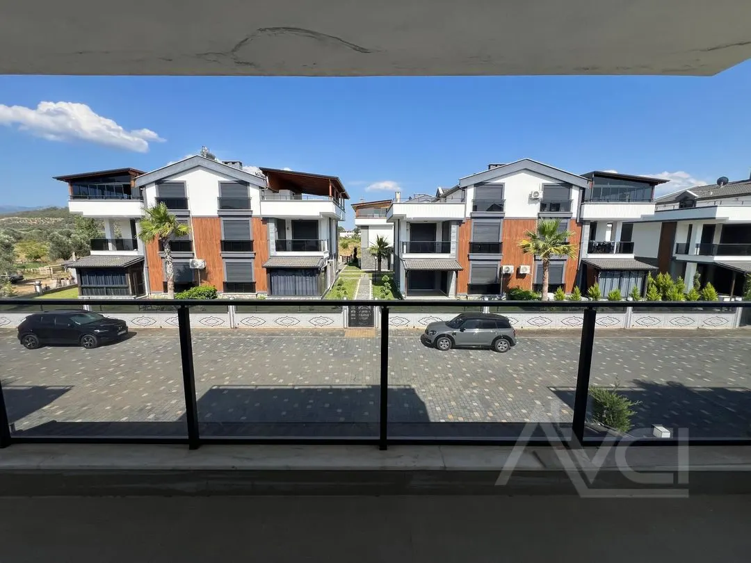 AVCI GAYRİMENKUL’DEN DENİZE 300 METRE 3+1 HAVUZLU SİTE  MUTFAK AYRI