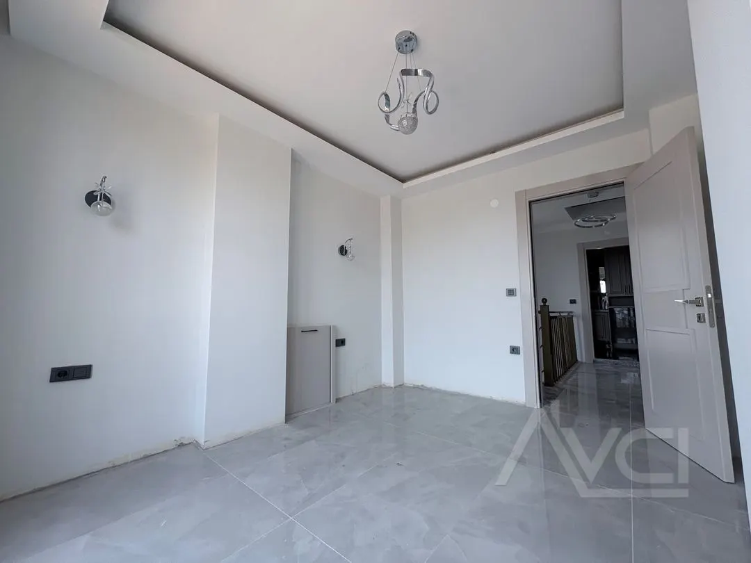 AVCI’DAN KÜÇÜKKUYUDA SİTE İÇERİSİNDE MÜSTAKİL YOLA YAKIN 3+1 VİLLA