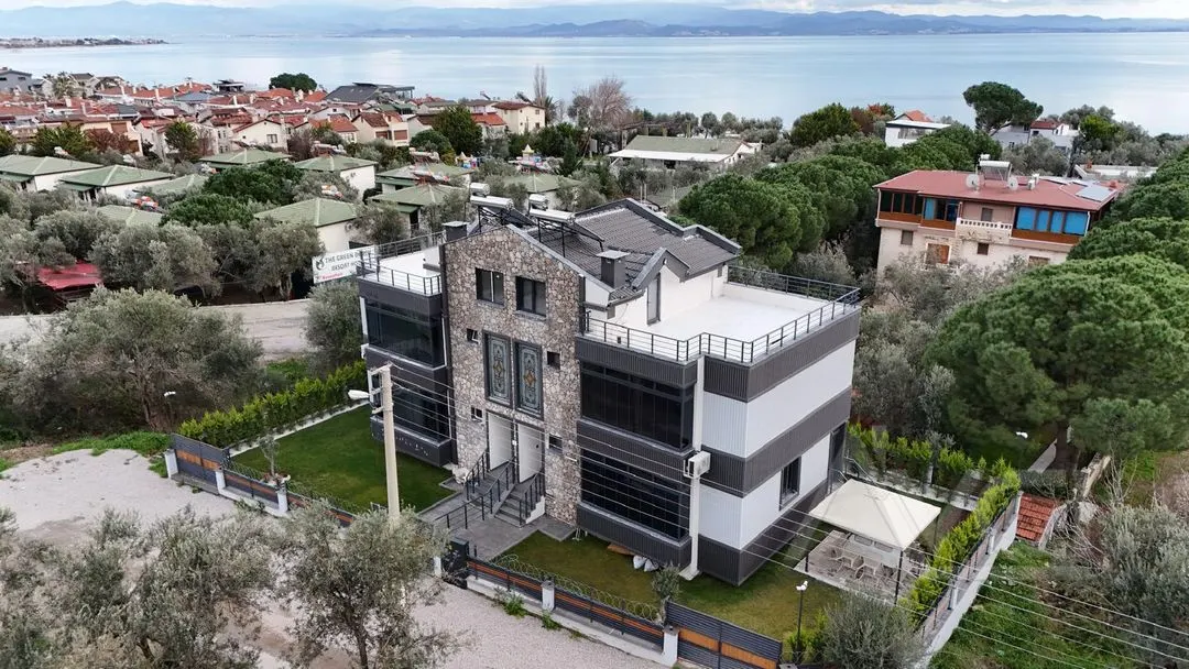 AVCI’DAN AVCILAR’DA DENİZE 50 MT DENİZ MANZARALI VİLLA