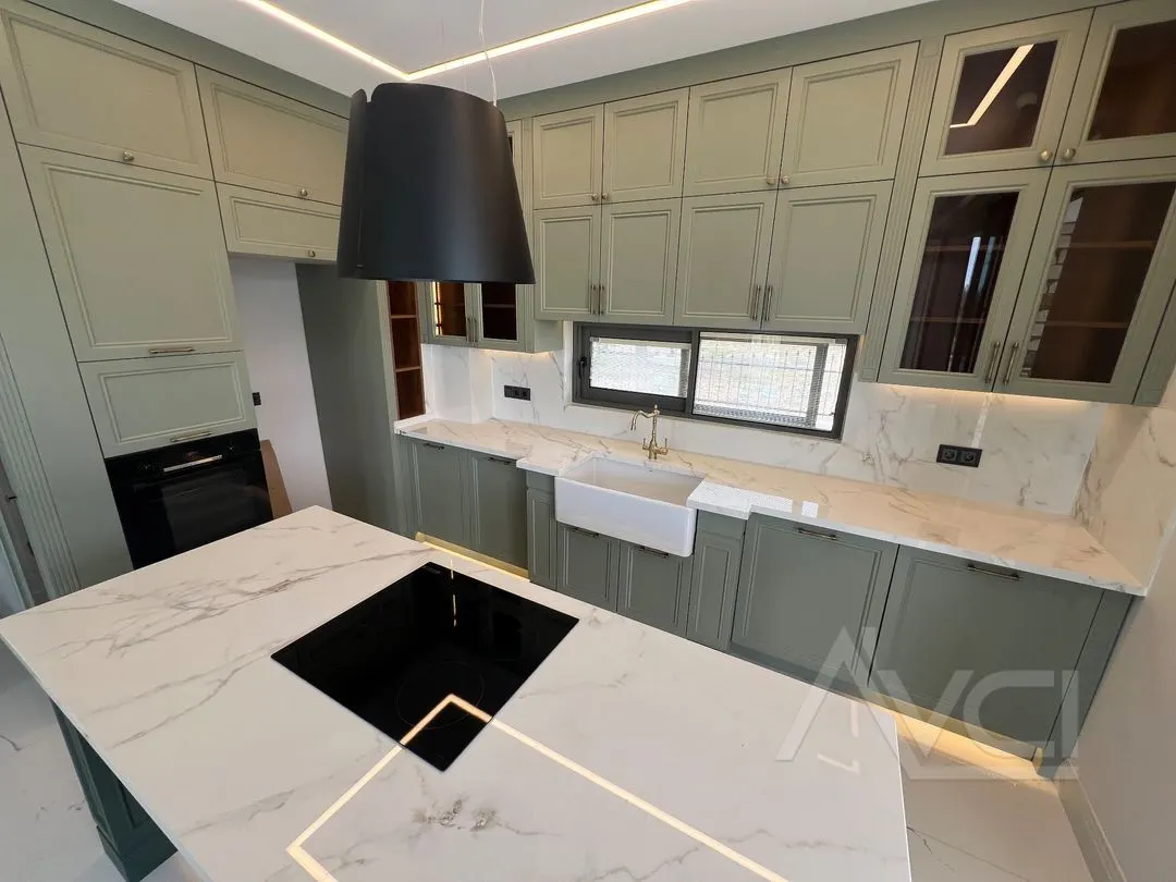 AVCI’DAN 700M2 ARSA İÇİNDE GİRİŞTE 2 ODALI HAVUZLU LÜKS ALAÇATİ TARZI VİLLA