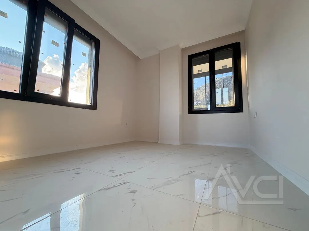 AVCI'DAN KÜÇÜKKUYU'DA DENİZ MANZARALI 3+1 DENİZE 250 MT VİLLA