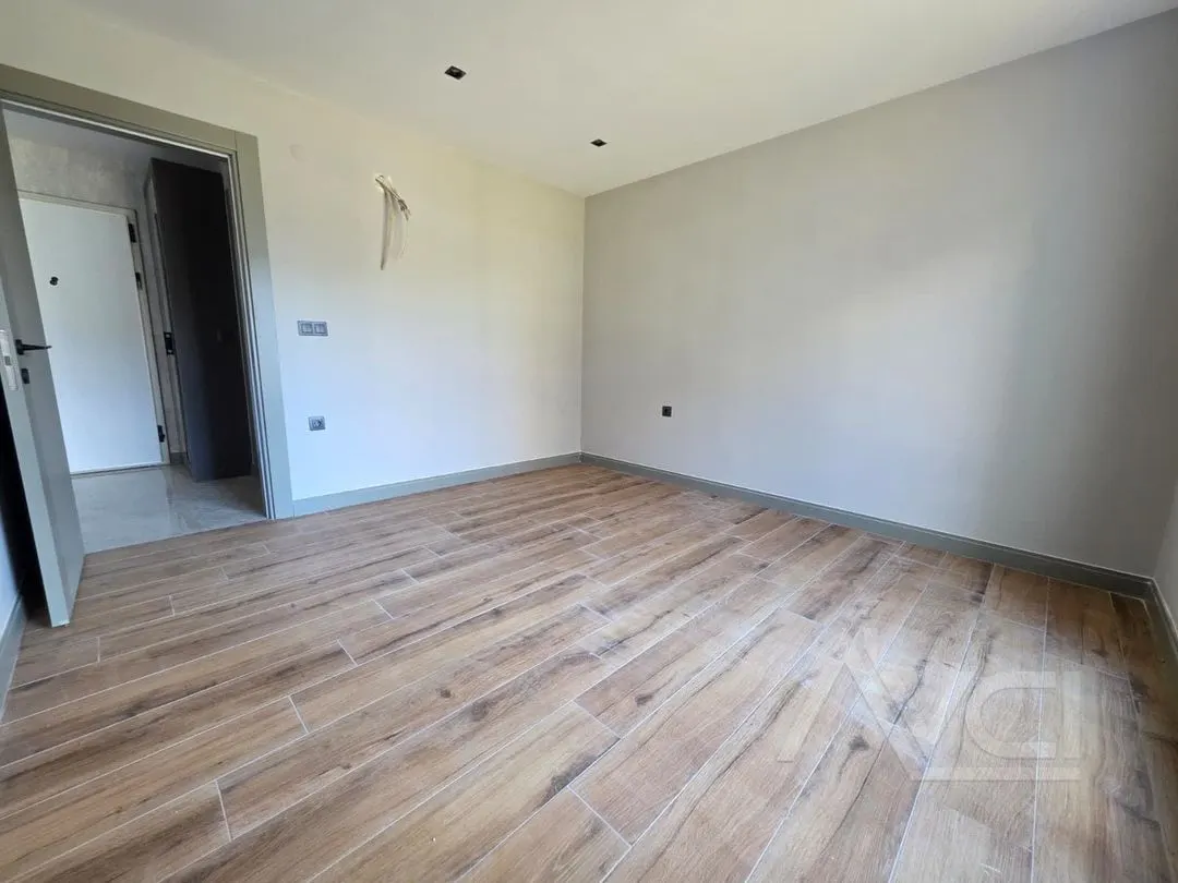 AVCI'DAN ÖREN MODERN'DE YETKİLİ HAVUZLU K.OTOPARKLI 1+1