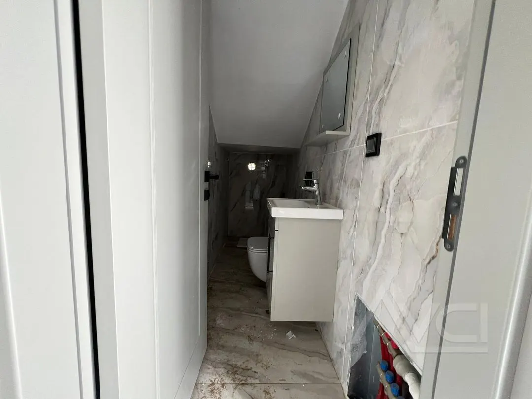 AVCI’DAN YÜRÜYÜŞ YOLU CEPHE /AYRI MUTFAK/GİRİŞTE ODA/MÜSTAKİL VİLLA
