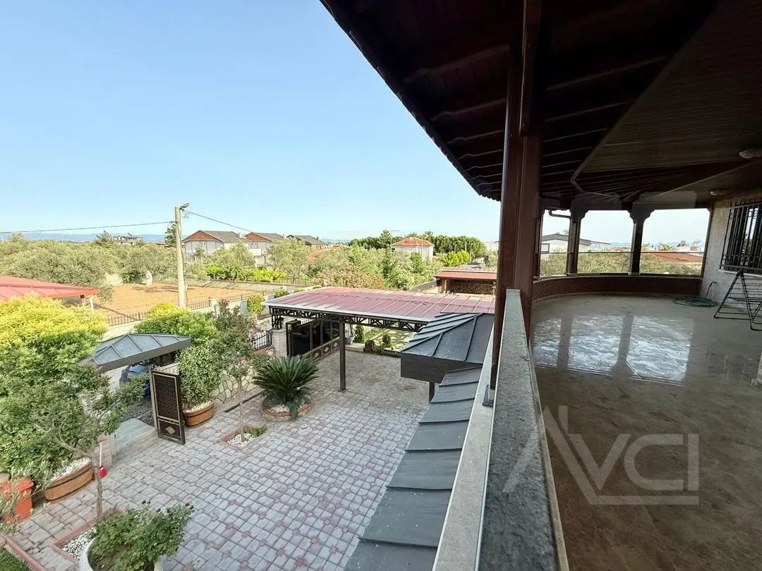 AVCI’DAN 1,500 M2 ARSA İÇİNDE 2 MÜŞTEMİLATLI HAVUZLU MALİKANE