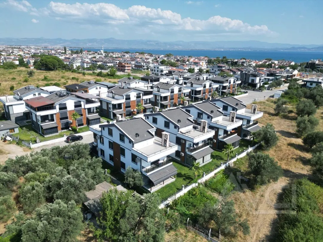 AVCI GAYRİMENKUL’DEN DENİZE 300 METRE 3+1 HAVUZLU SİTE  MUTFAK AYRI