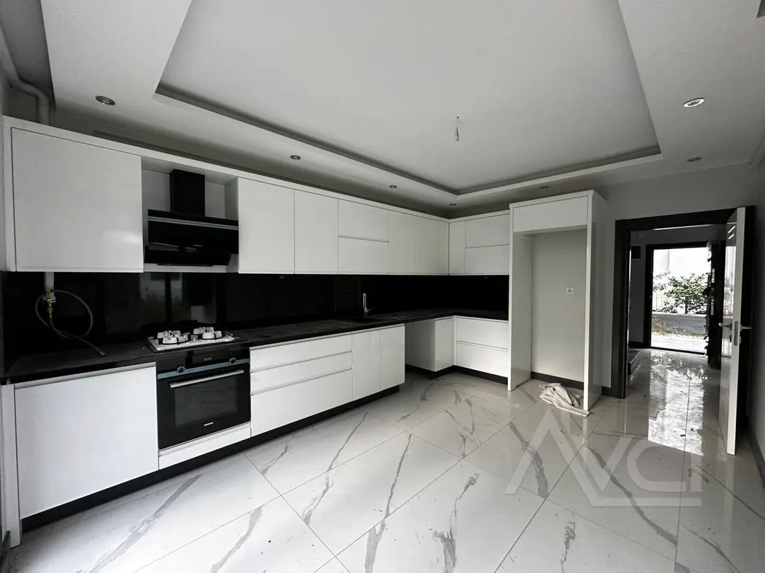 AVCI’DAN ÖREN PLAJA 500MT AYRI MUTFAK 5+1 VİLLA