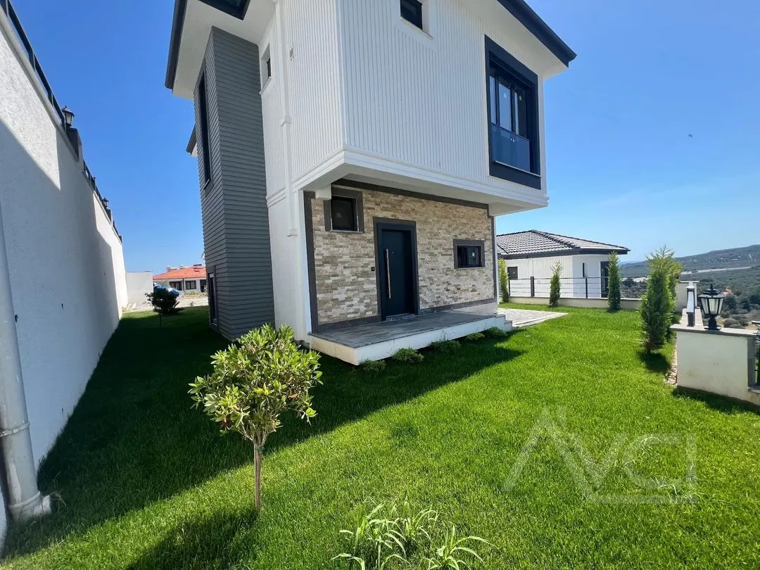 AVCI’DAN ASSOS MANZARALI KÜÇÜKKUYU’DA 3+1 VİLLA