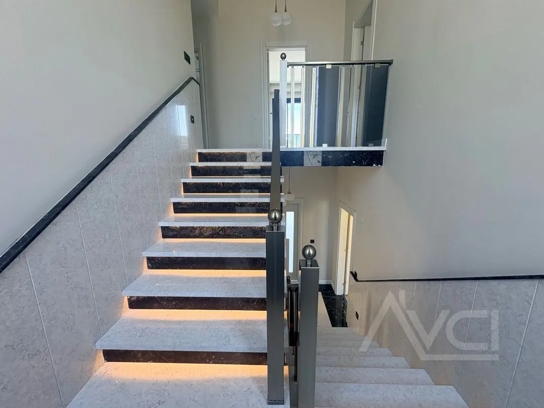 AVCI’DAN GÜRE OTELLER BÖLGESİNDE 4+1 OTOPARKLI BAHÇELİ TEK MÜSTAKİL VİLLA