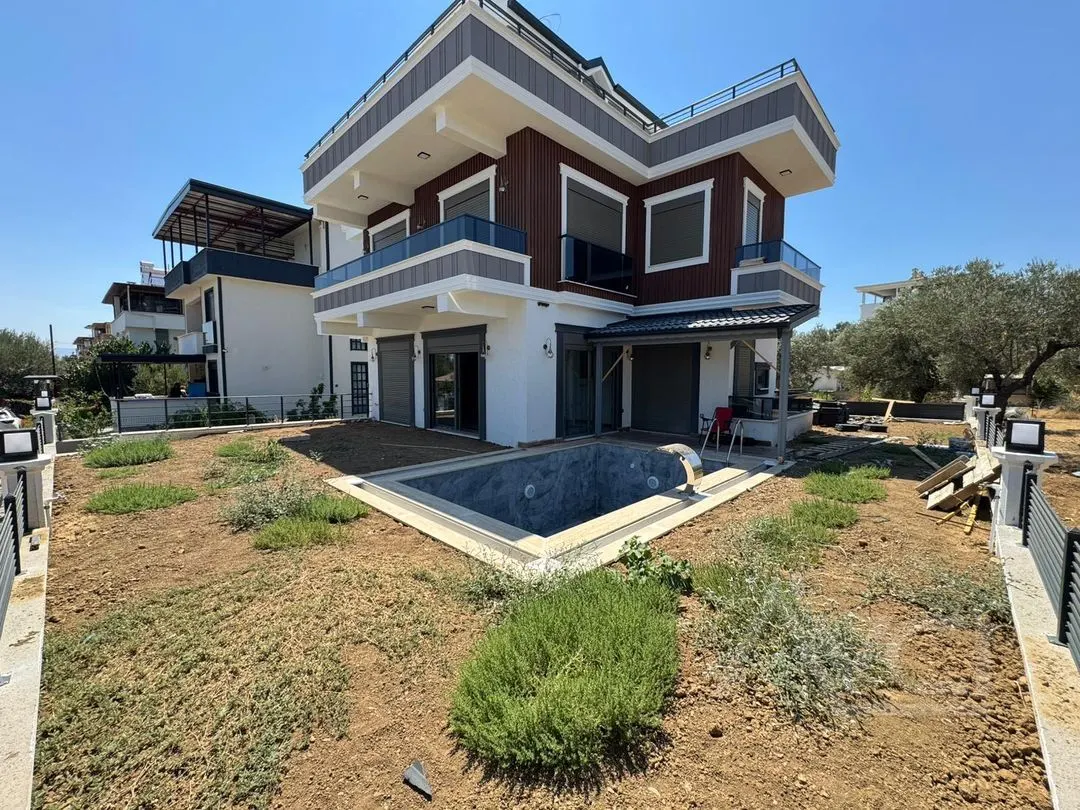 AVCI’DAN YOL ALTI 400 M2 ARSALI MÜSTAKİL HAVUZLU 6+1 VİLLA