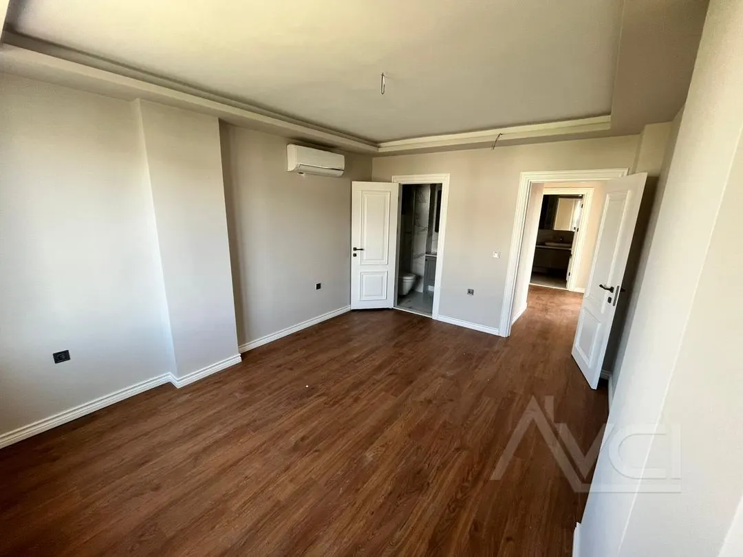 AVCI’DAN 3+1 HAVUZLU DENİZE 200 MT FUL EŞYALI YOL CEPHELİ VİLLA