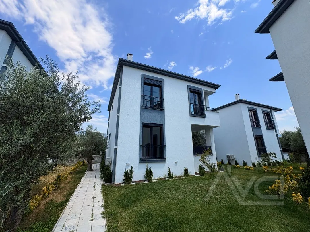AVCI’DAN SİTE İÇİ LÜKS 5+1 VİLLA