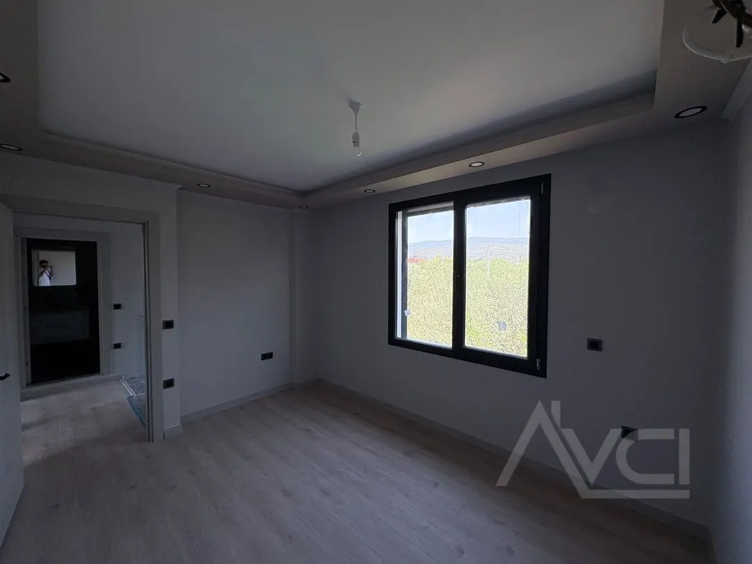 AVCI ‘DAN KÜÇÜKKUYUDA 3+1 YOLA YAKIN VİLLA