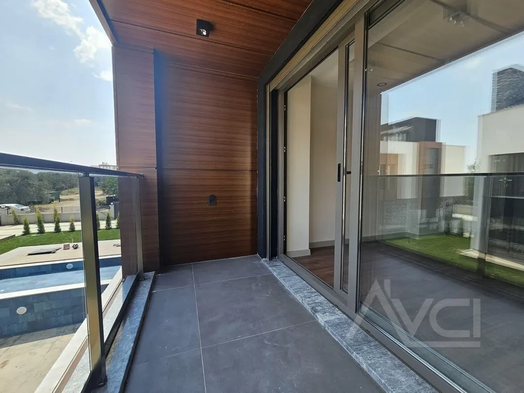 AVCI'DAN YOLUN ALTINDA TAM MÜSTAKİL HAVUZLU LOFT VİLLA