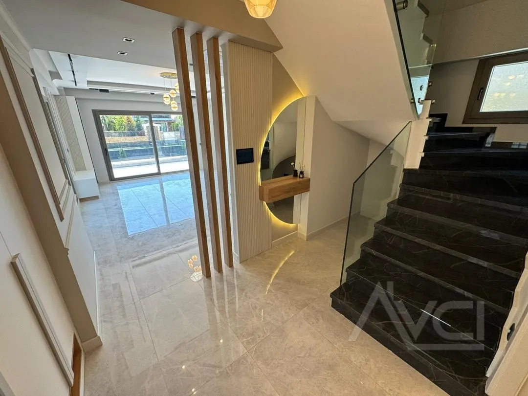 AVCI’DAN YOLUN ALTINDA MÜSTAKİL HAVUZLU 4+1 VİLLA