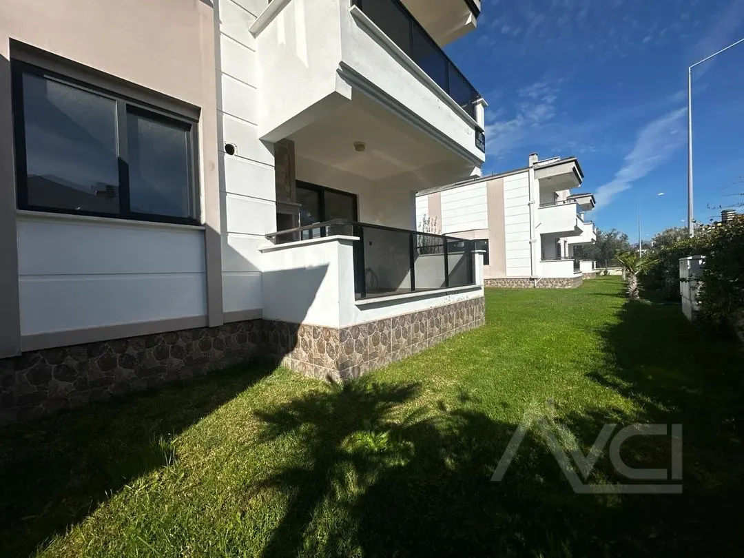 AVCI’DAN YOLUN ALTI DENİZE 100MT HAVUZLU SIFIR VİLLA