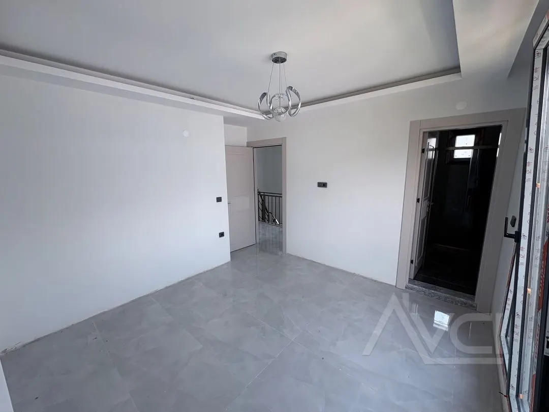 AVCI’DAN KÜÇÜKKUYUDA SİTE İÇERİSİNDE MÜSTAKİL YOLA YAKIN 3+1 VİLLA