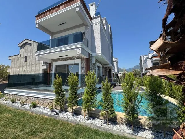 AVCI’DAN YOLUN ALTINDA MÜSTAKİL HAVUZLU 4+1 VİLLA