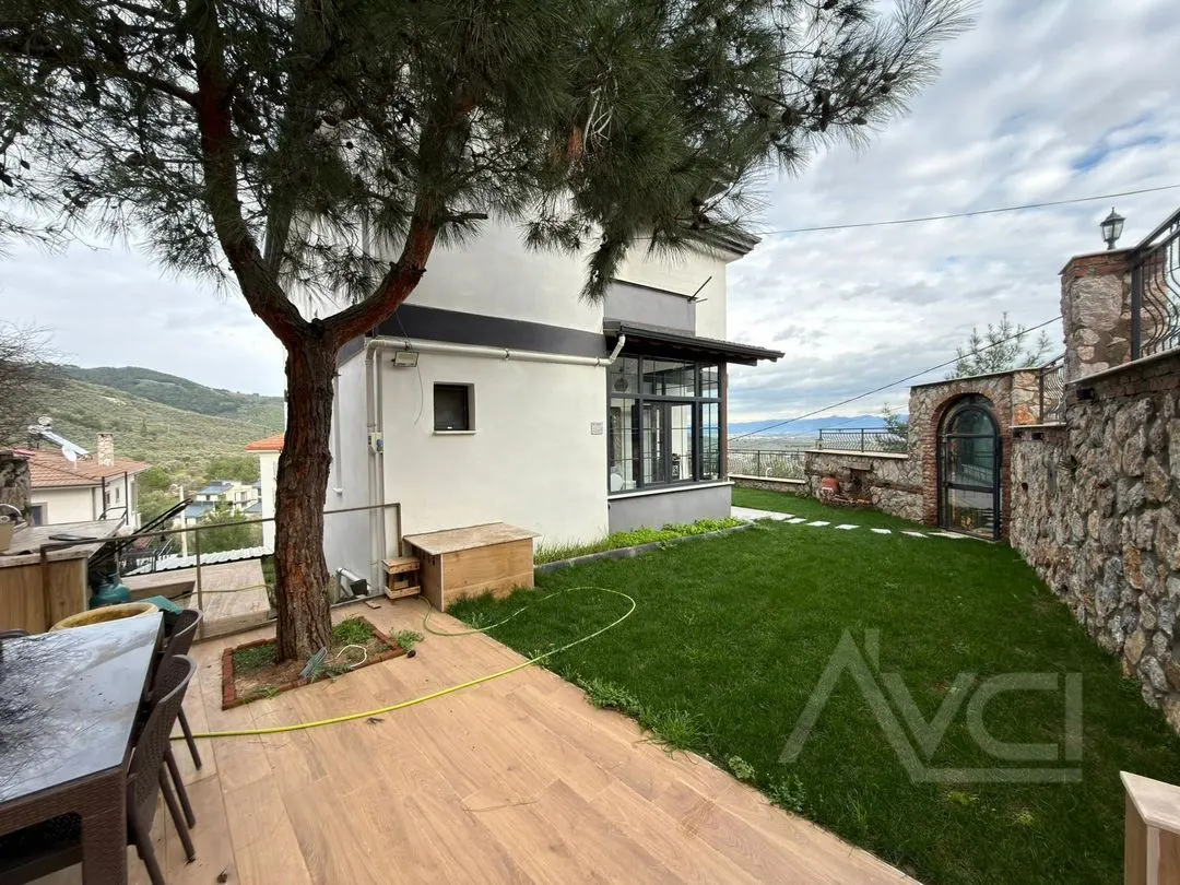 AVCI’DAN 7+1 GÜRENİN KALBİNDE DENİZ MANZARALI VİLLA