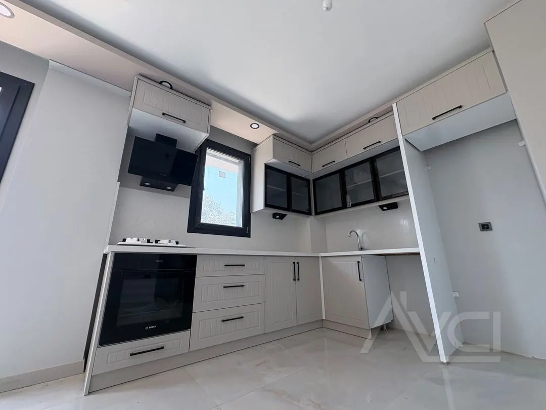 AVCI ‘DAN KÜÇÜKKUYUDA 3+1 YOLA YAKIN VİLLA