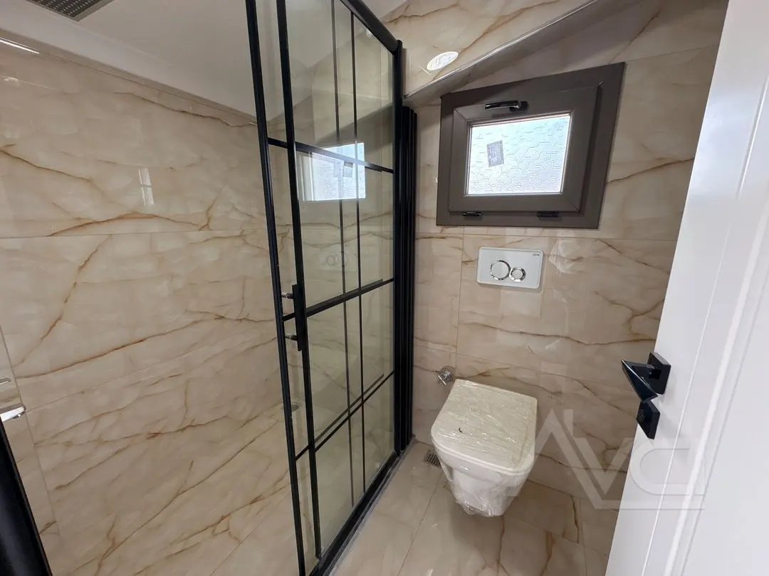 AVCI’DAN GİRİŞTE ODALI 4+1 TERASLI VİLLA