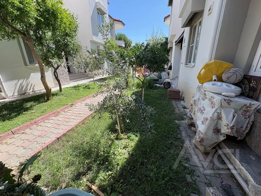 AVCI’DAN SİTE İÇERİSİNDE DENİZE 200MT 3+1 EŞYALI VİLLA