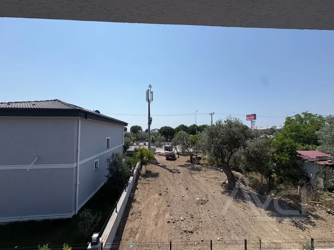 AVCI ‘DAN KÜÇÜKKUYUDA 3+1 YOLA YAKIN VİLLA
