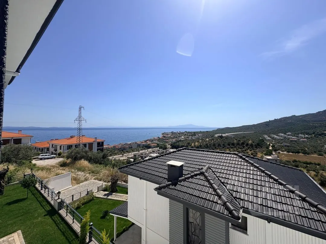 AVCI’DAN ASSOS MANZARALI KÜÇÜKKUYU’DA 3+1 VİLLA
