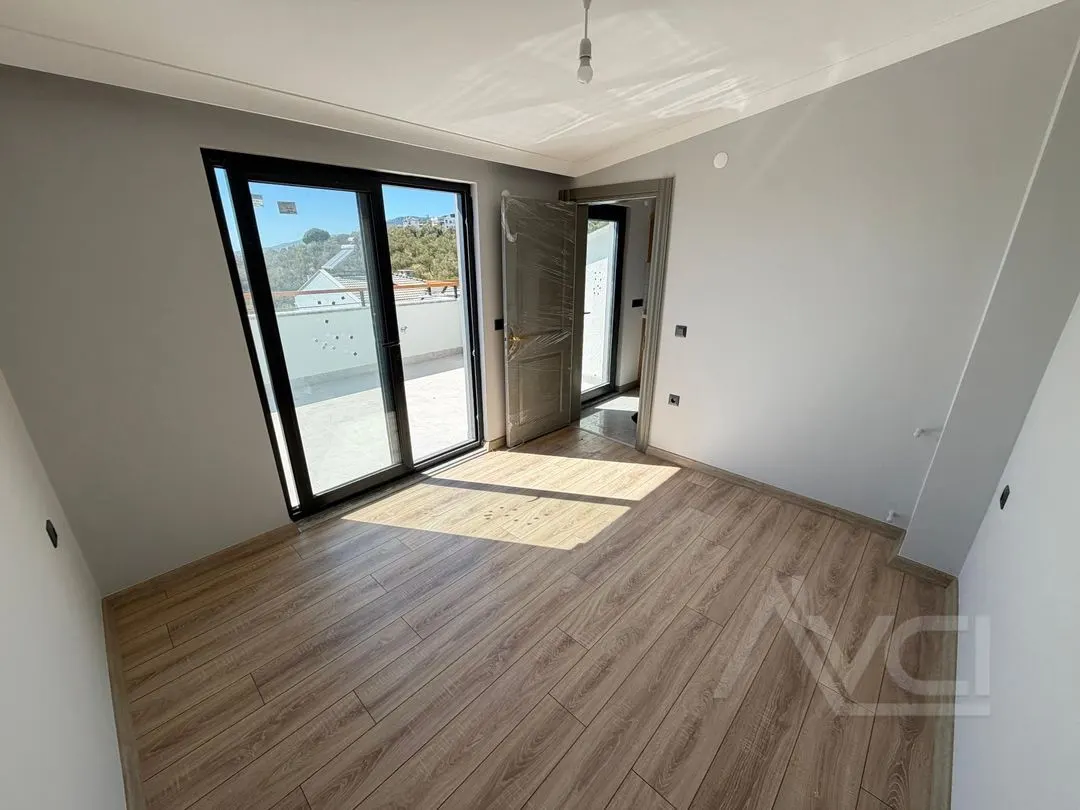 AVCI'DAN DENİZE 250MT LÜKS DENİZ MANZARALI 4+1 VİLLA