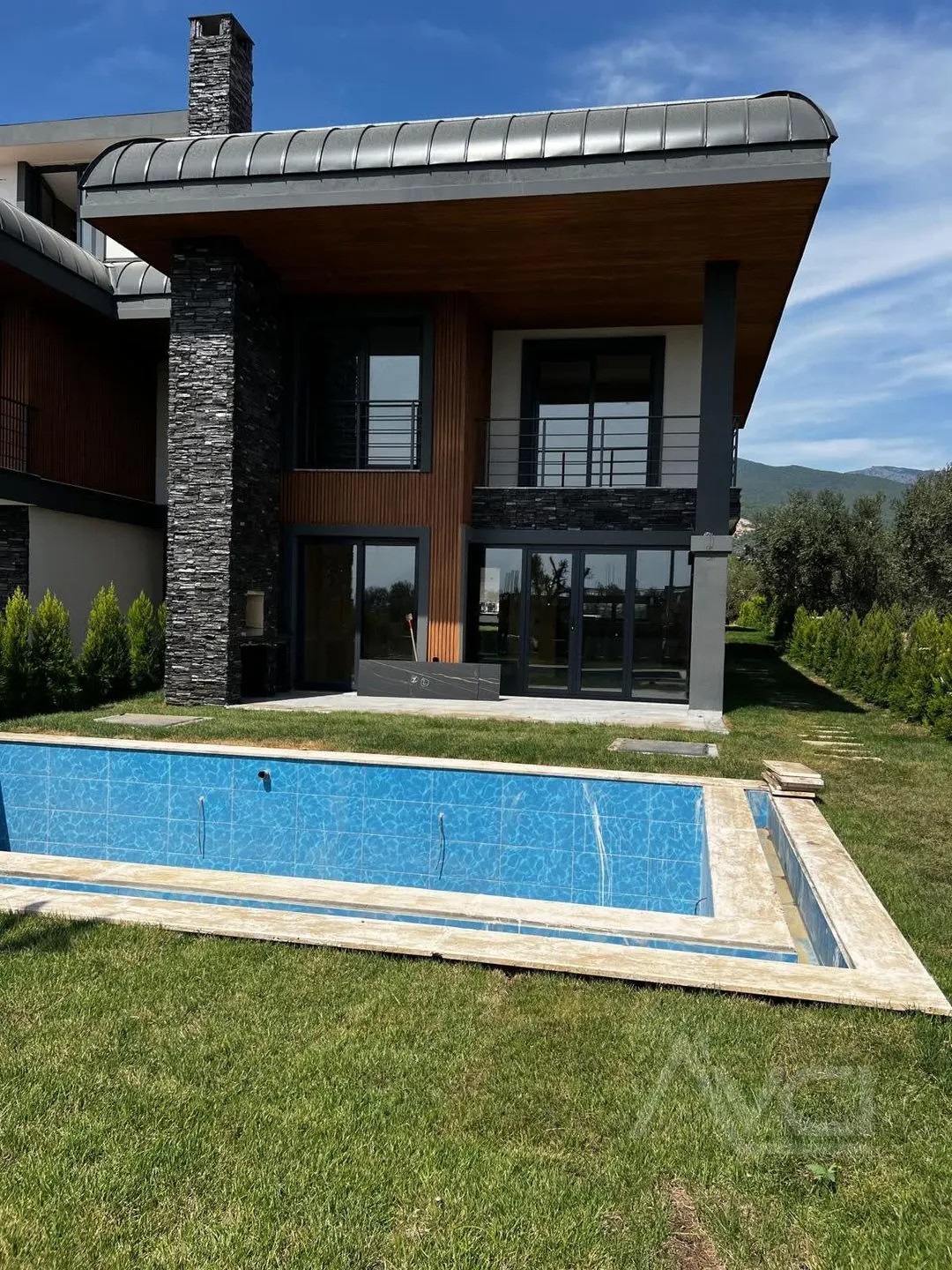 OTELLER CİVARINDA 320M2 ARSALI 4+1 MÜSTAKİL HAVUZLU VİLLA